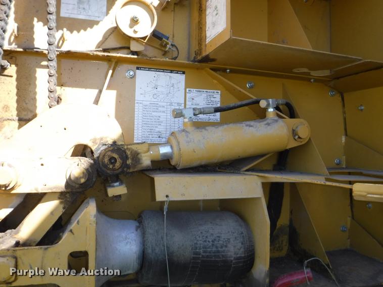 image for item DB3887 1999 Vermeer 604L round baler