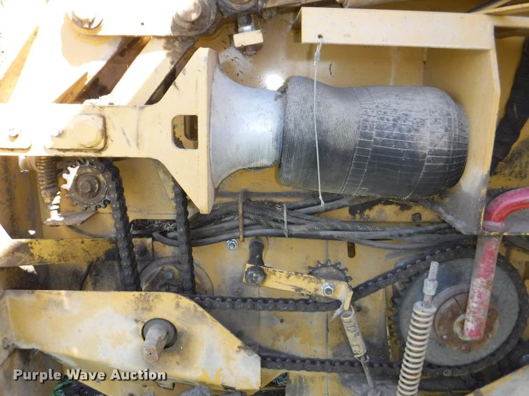 image for item DB3887 1999 Vermeer 604L round baler