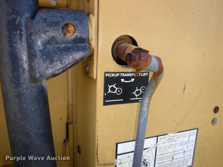 image for item DB3887 1999 Vermeer 604L round baler