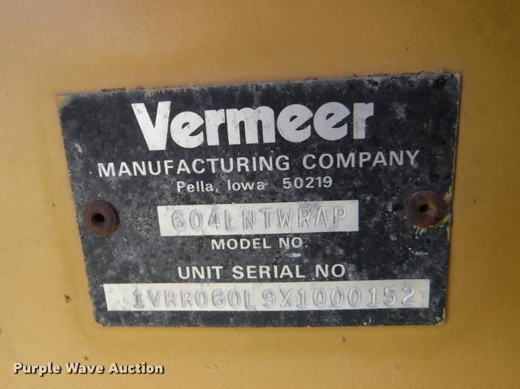 image for item DB3887 1999 Vermeer 604L round baler