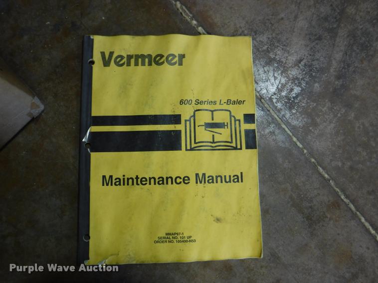 image for item DB3887 1999 Vermeer 604L round baler