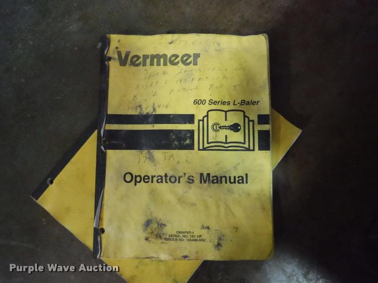 image for item DB3887 1999 Vermeer 604L round baler