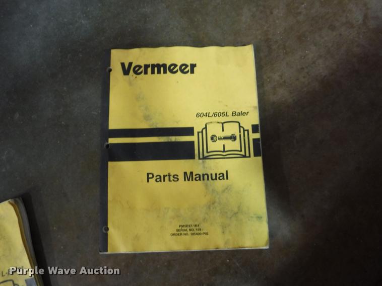 image for item DB3887 1999 Vermeer 604L round baler