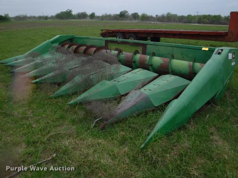 image for item DB3903 John Deere 853A row crop head