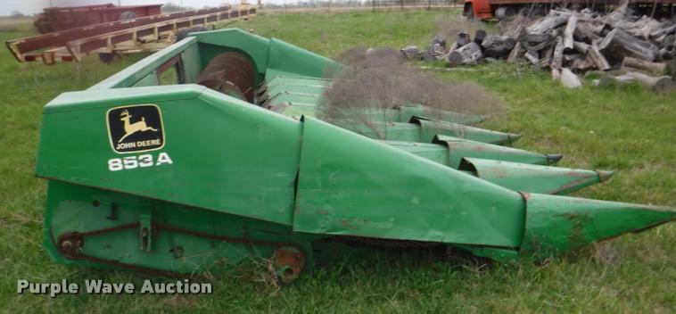 image for item DB3903 John Deere 853A row crop head