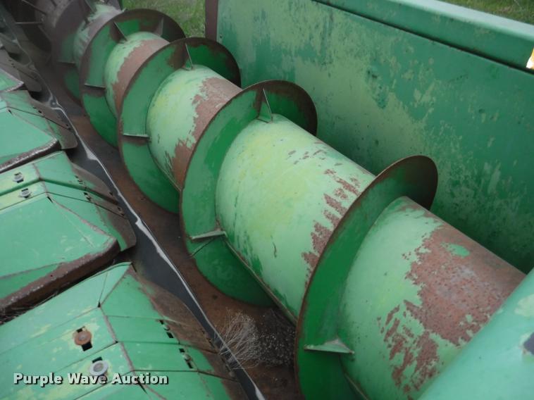 image for item DB3903 John Deere 853A row crop head