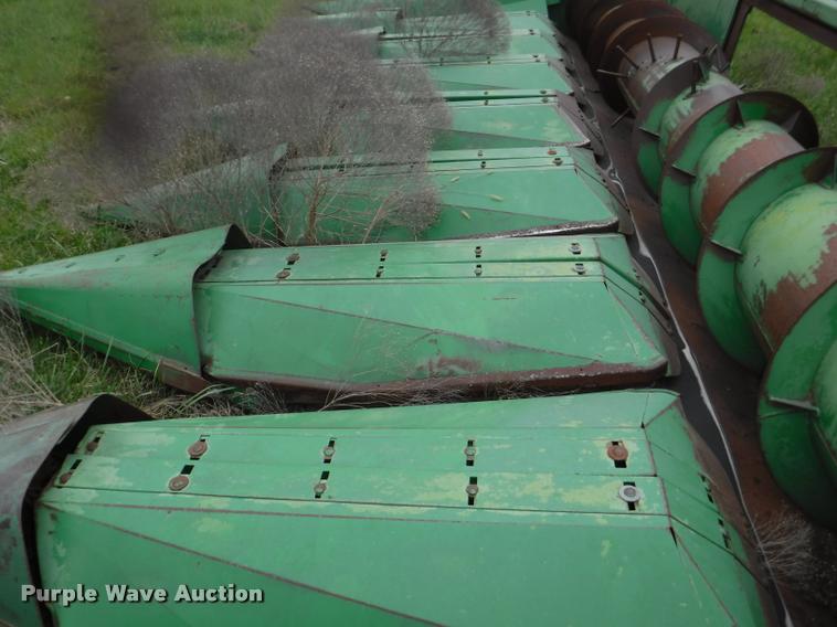 image for item DB3903 John Deere 853A row crop head