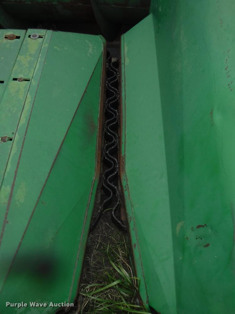 image for item DB3903 John Deere 853A row crop head