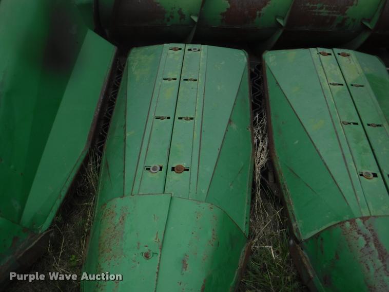 image for item DB3903 John Deere 853A row crop head