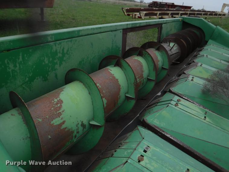 image for item DB3903 John Deere 853A row crop head