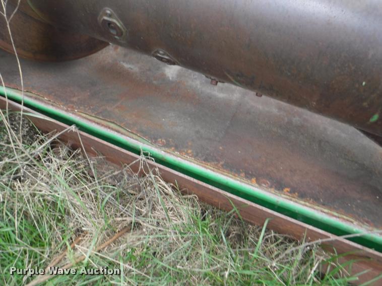 image for item DB3903 John Deere 853A row crop head