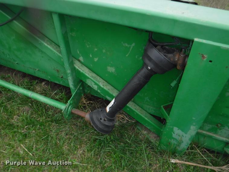 image for item DB3903 John Deere 853A row crop head