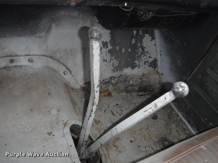 image for item DB3904 1975 International Loadstar 1700 truck cab and chassis