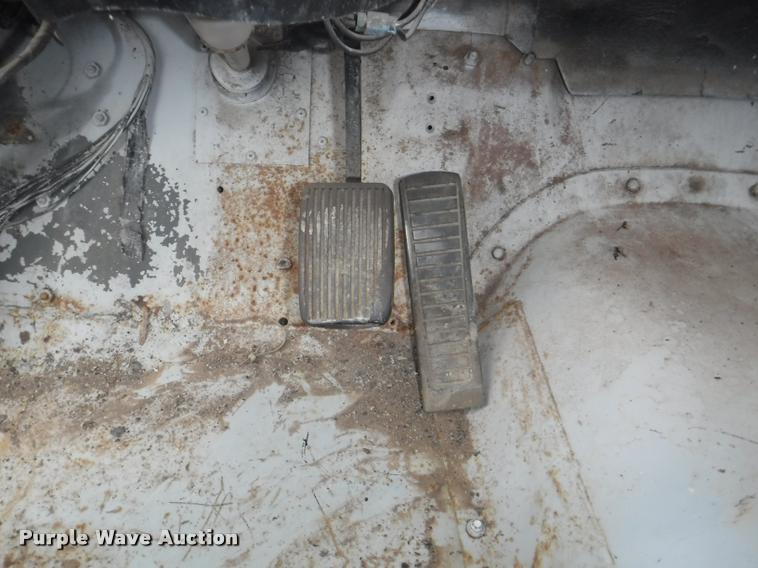 image for item DB3904 1975 International Loadstar 1700 truck cab and chassis