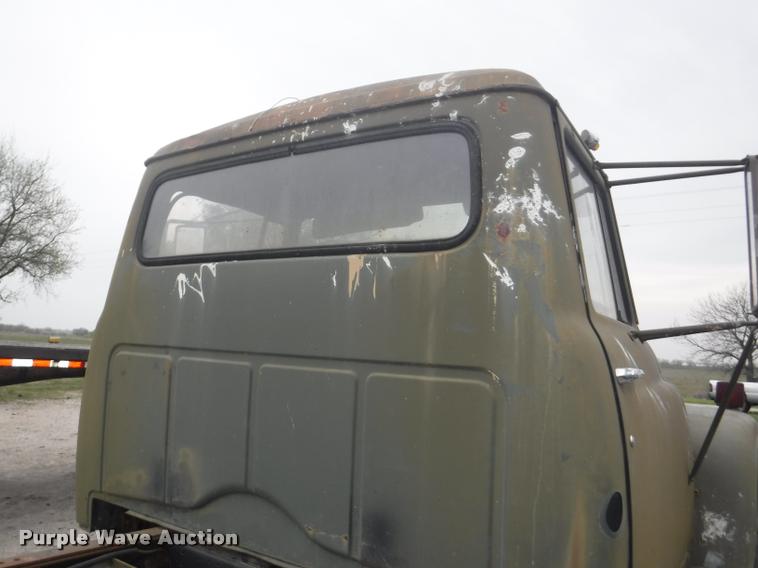 image for item DB3904 1975 International Loadstar 1700 truck cab and chassis