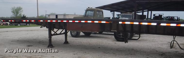 image for item DB3906 1988 Trailmobile F71T-6VAA flatbed trailer