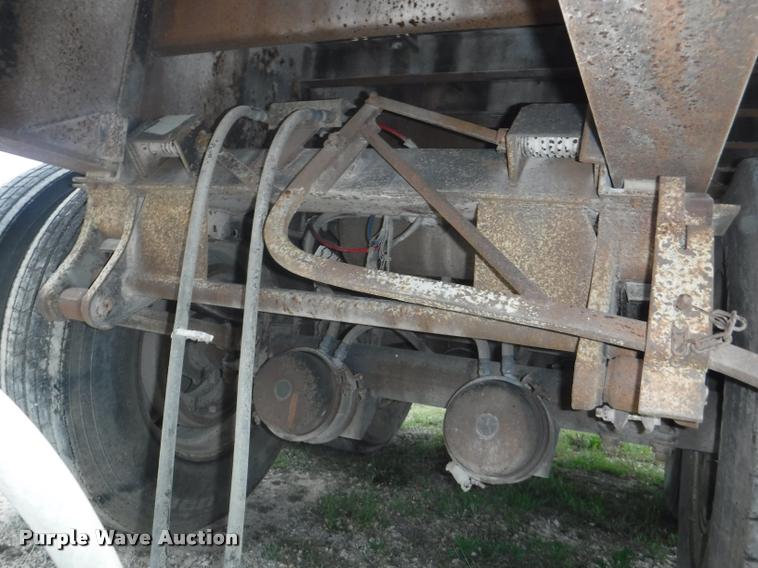 image for item DB3906 1988 Trailmobile F71T-6VAA flatbed trailer