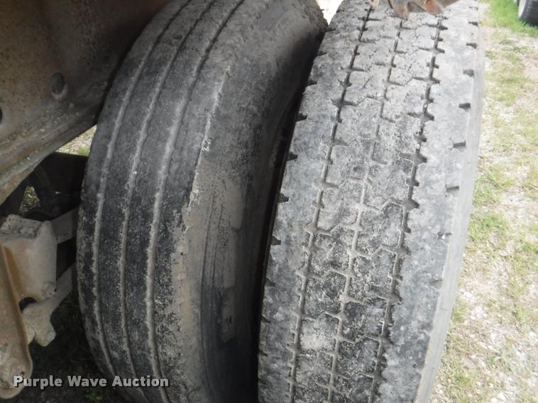 image for item DB3906 1988 Trailmobile F71T-6VAA flatbed trailer