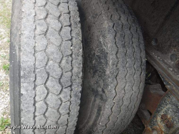 image for item DB3906 1988 Trailmobile F71T-6VAA flatbed trailer