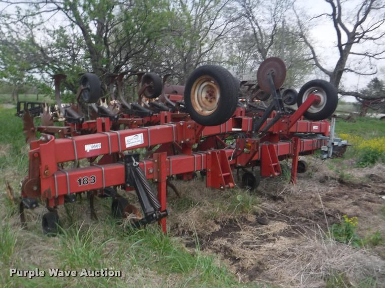 image for item DB3907 Case IH 183 cultivator