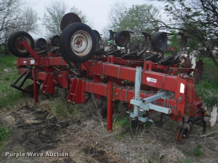image for item DB3907 Case IH 183 cultivator