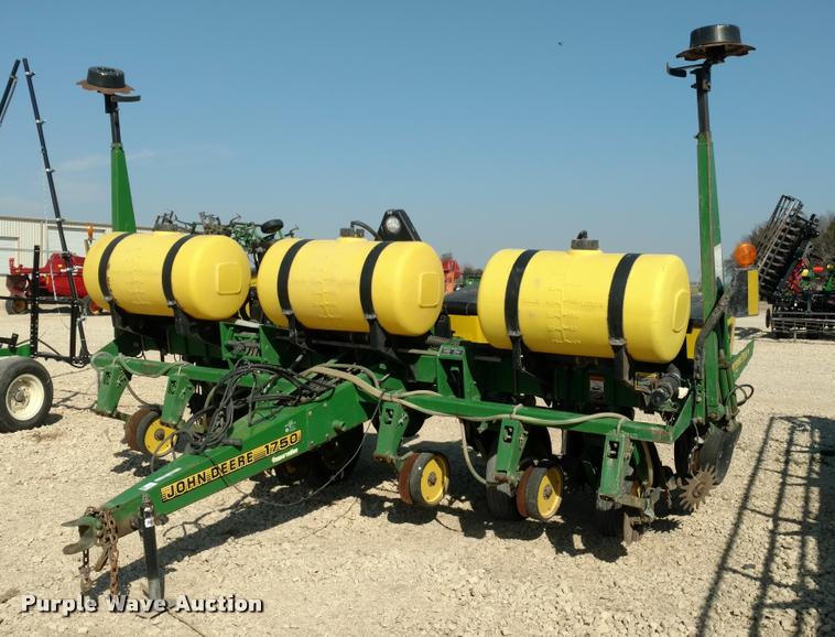 image for item DI9787 2001 John Deere 1750 Max Emerge Plus planter