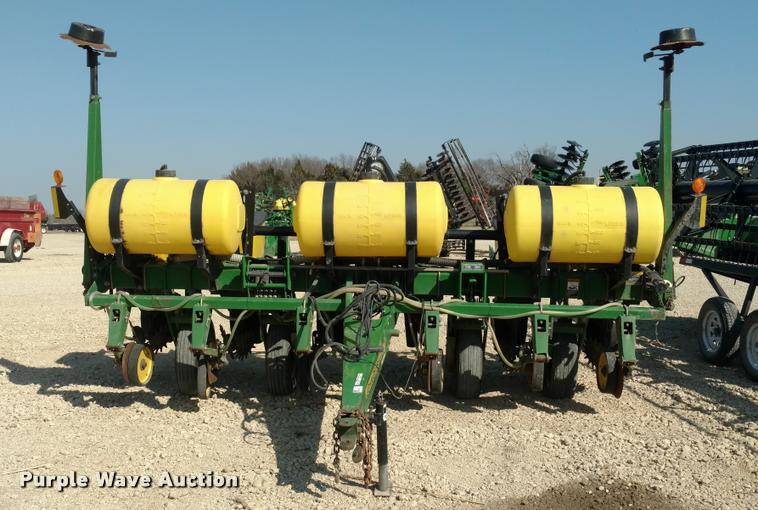 image for item DI9787 2001 John Deere 1750 Max Emerge Plus planter