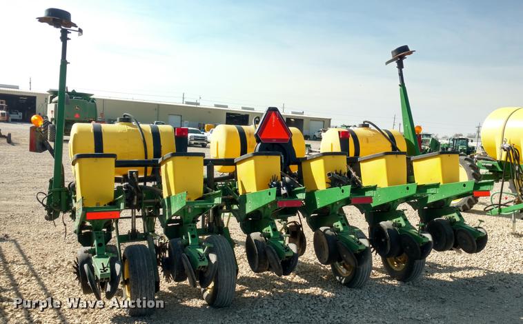 image for item DI9787 2001 John Deere 1750 Max Emerge Plus planter