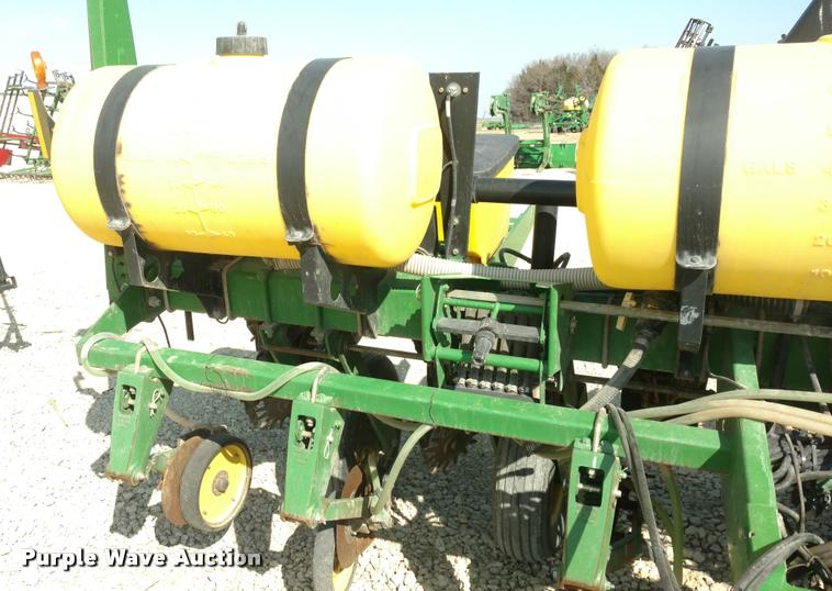 image for item DI9787 2001 John Deere 1750 Max Emerge Plus planter