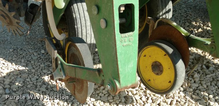 image for item DI9787 2001 John Deere 1750 Max Emerge Plus planter