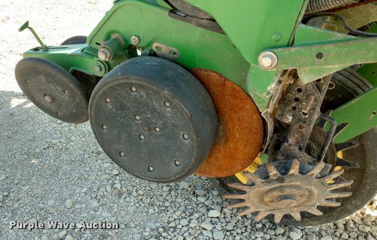 image for item DI9787 2001 John Deere 1750 Max Emerge Plus planter