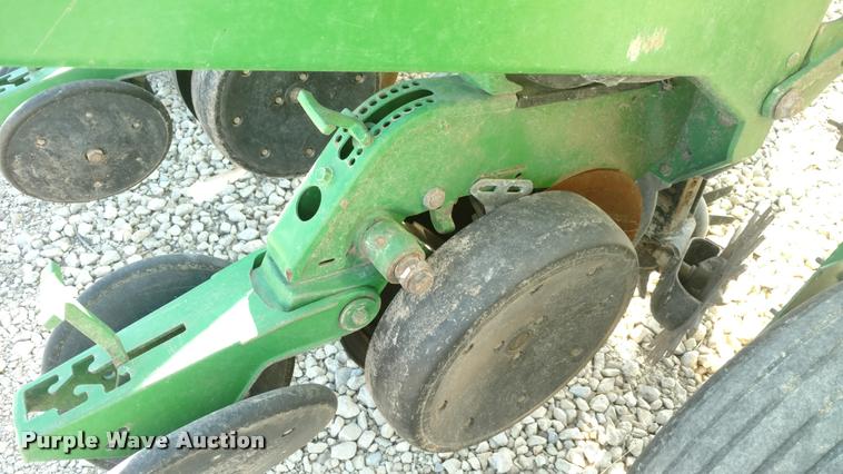 image for item DI9787 2001 John Deere 1750 Max Emerge Plus planter