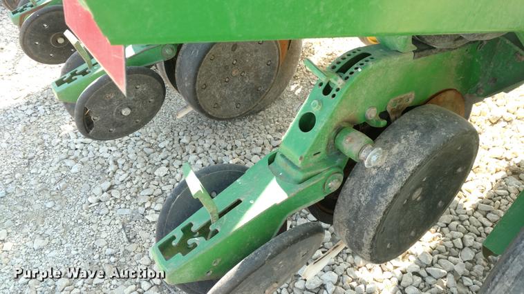 image for item DI9787 2001 John Deere 1750 Max Emerge Plus planter