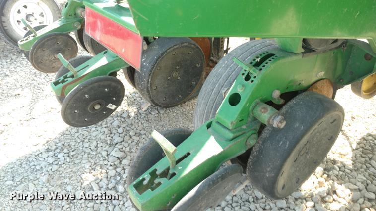 image for item DI9787 2001 John Deere 1750 Max Emerge Plus planter