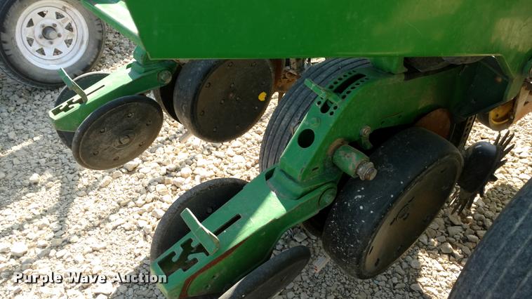 image for item DI9787 2001 John Deere 1750 Max Emerge Plus planter