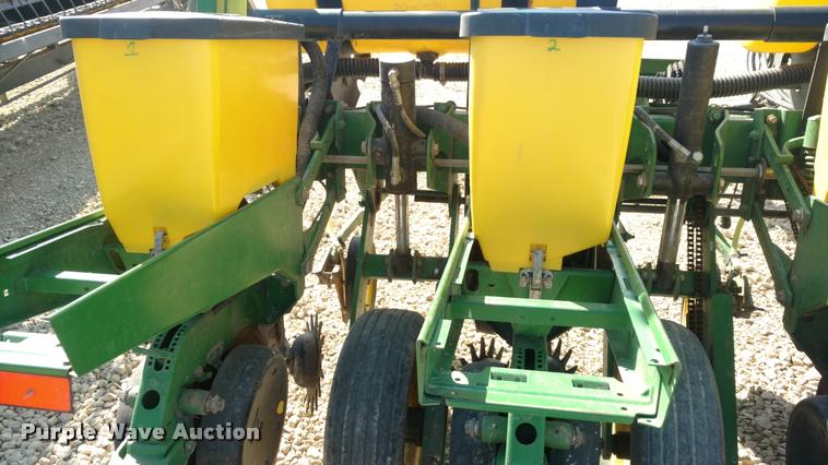 image for item DI9787 2001 John Deere 1750 Max Emerge Plus planter