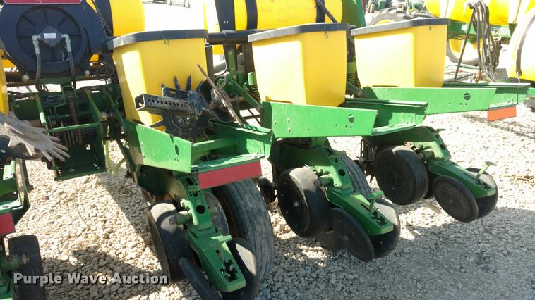 image for item DI9787 2001 John Deere 1750 Max Emerge Plus planter