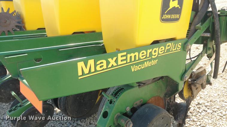 image for item DI9787 2001 John Deere 1750 Max Emerge Plus planter