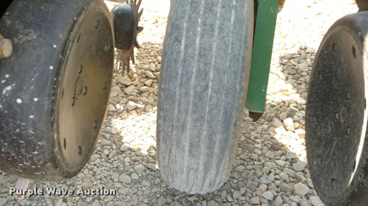 image for item DI9787 2001 John Deere 1750 Max Emerge Plus planter