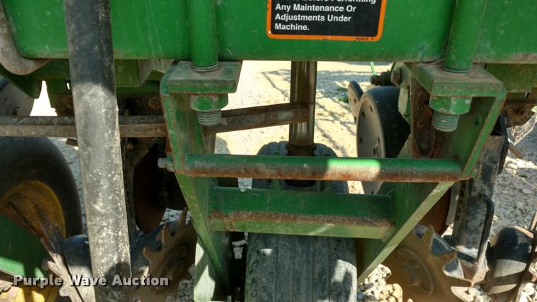 image for item DI9787 2001 John Deere 1750 Max Emerge Plus planter