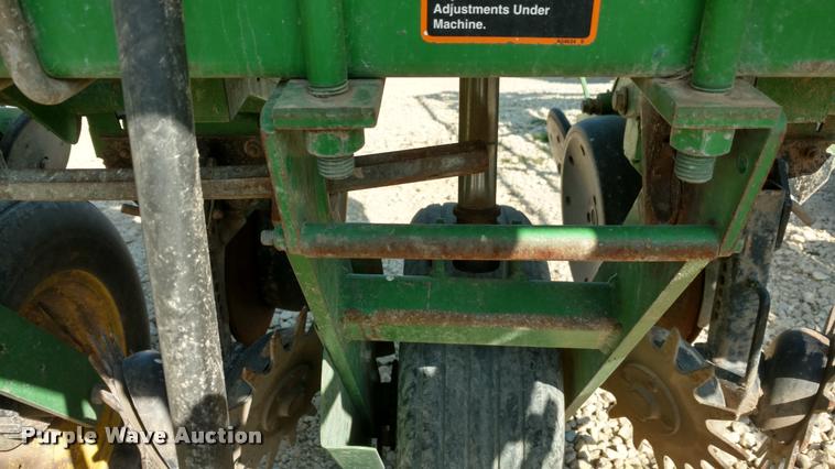 image for item DI9787 2001 John Deere 1750 Max Emerge Plus planter