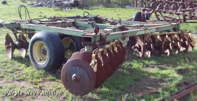 image for item DJ9780 John Deere tandem disk