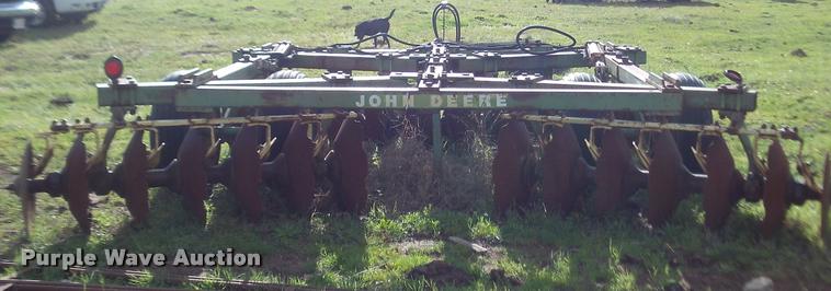 image for item DJ9780 John Deere tandem disk