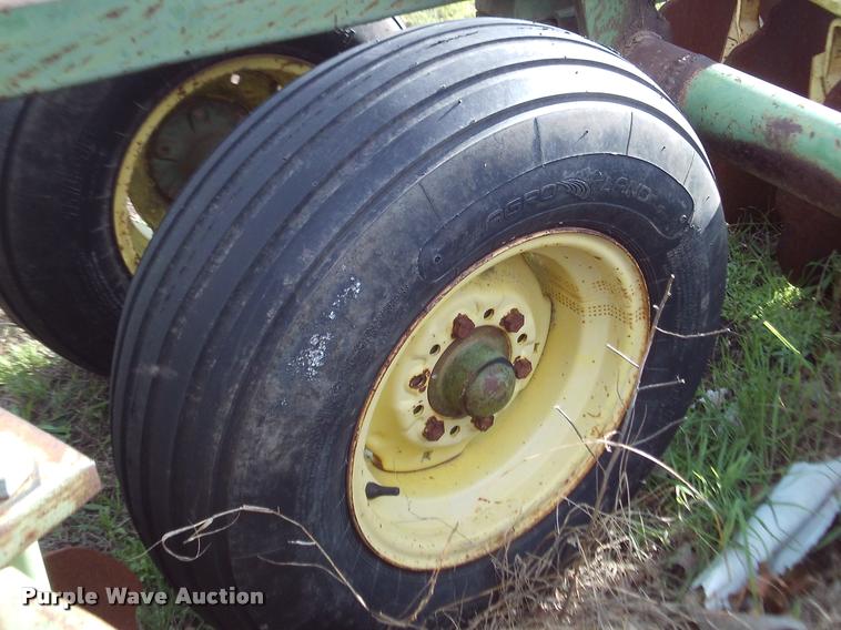 image for item DJ9780 John Deere tandem disk