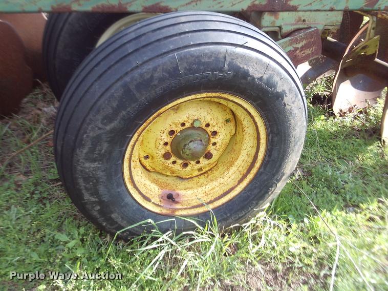 image for item DJ9780 John Deere tandem disk