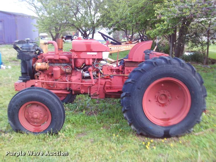 image for item DJ9782 1958 International 340D tractor