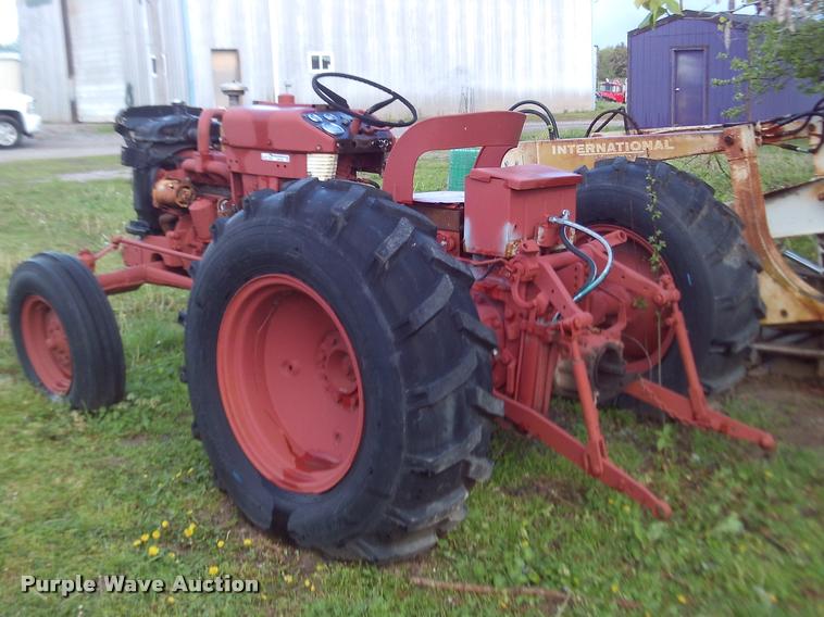 image for item DJ9782 1958 International 340D tractor