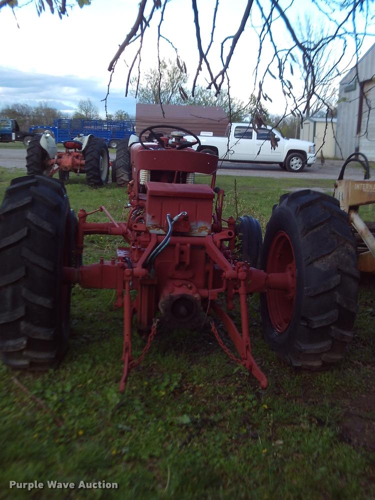 image for item DJ9782 1958 International 340D tractor