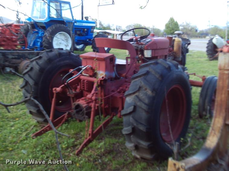 image for item DJ9782 1958 International 340D tractor