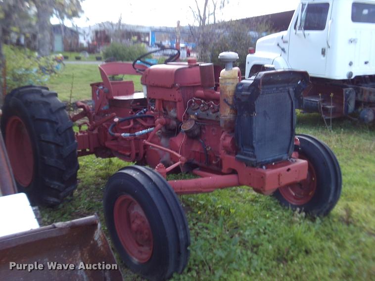 image for item DJ9782 1958 International 340D tractor
